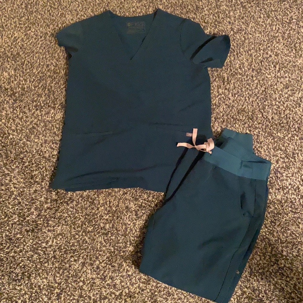 Figs rare Carribean scrub set M jogger, S top